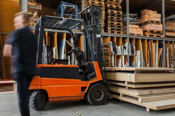 Comment trouver un expert en immobilier pour louer un box de stockage en France ?